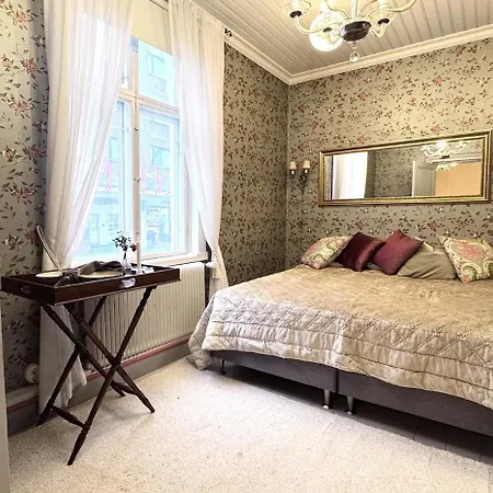 Historical Well-equipped Renovated 2-bedroom