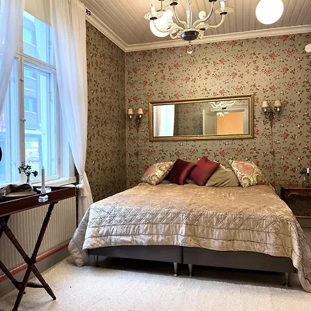 Historiallinen Hyvinvarusteltu Remontoitu 2mh Apartment