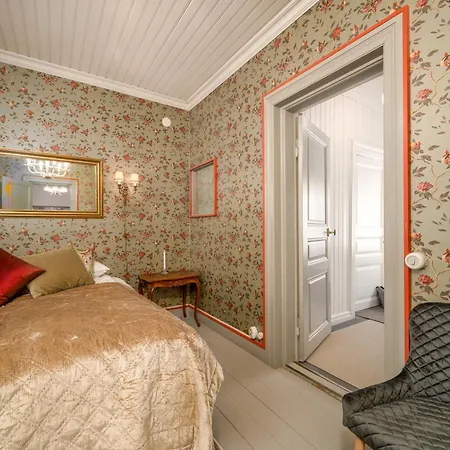 Historiallinen Hyvinvarusteltu Remontoitu 2mh Apartment *
