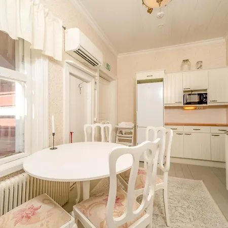 Historiallinen Hyvinvarusteltu Remontoitu 2mh Apartment Oulu
